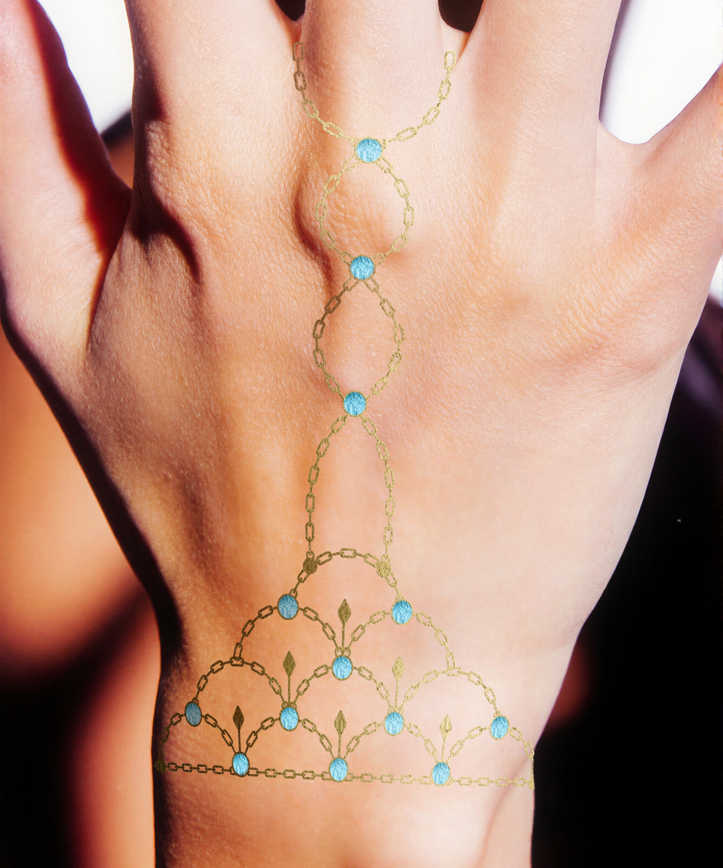 Scallop Hand Chain Bodybond