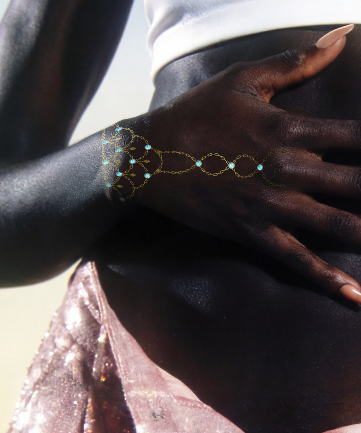 Scallop Hand Chain Bodybond