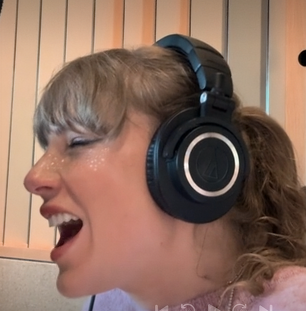 Taylor Swift x2